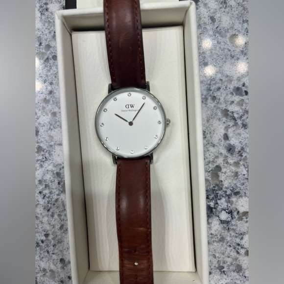 Daniel Wellington women’s leather watch 40mm - Picture 2 of 10